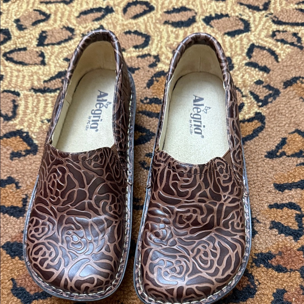 Alegria Women's Floral Brown Loafers